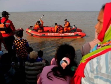 Πτώση αεροσκάφους στην Ινδονησία: Η τελευταία selfie που έστειλε στη γυναίκα του (φωτο)